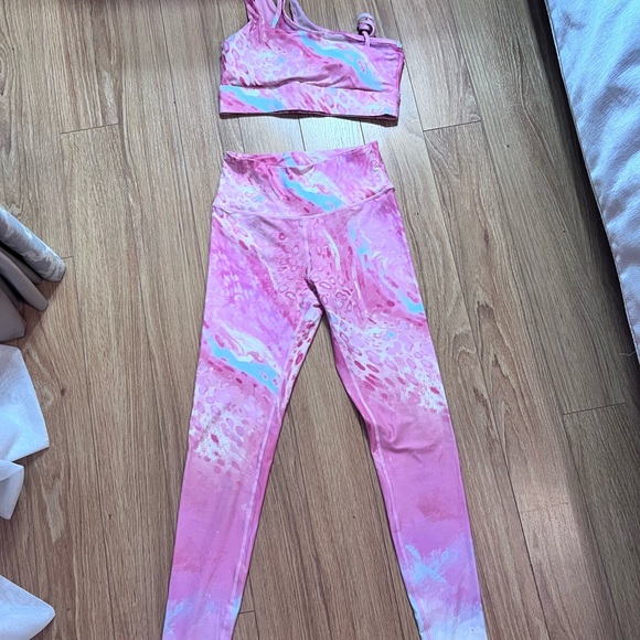 Illusion High-waisted Leggings - Pink and Asymmetrical Top by Brand Silverwind - Picture 5 of 5